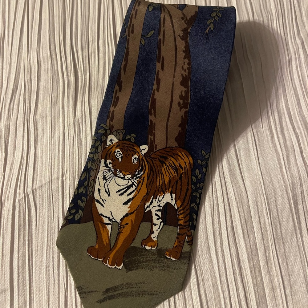 World Wildlife Fund tiger necktie 100% silk